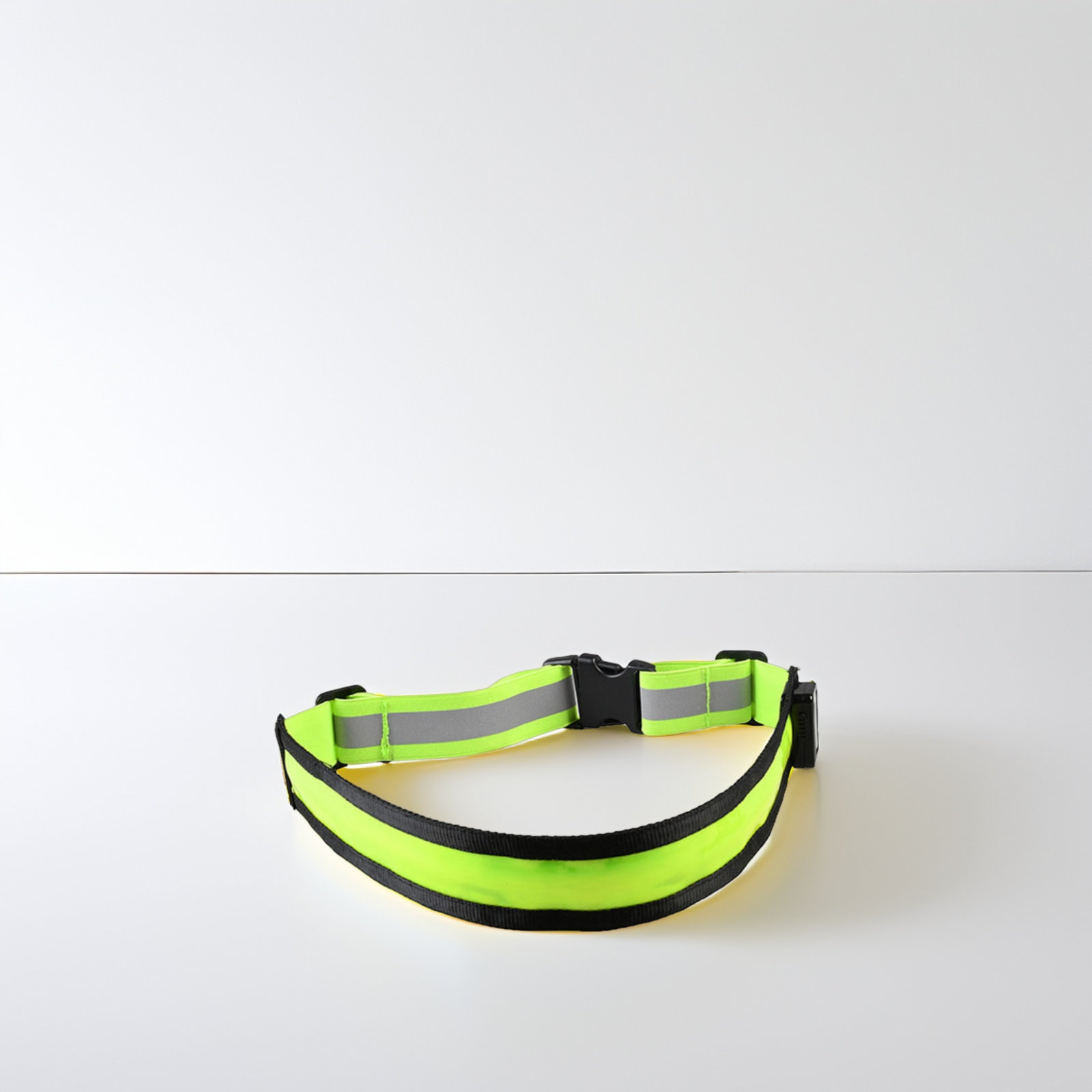 حزام جري عاكس للضوء مزود بمصاب - مراجعة Running Visibility Gear وسعره